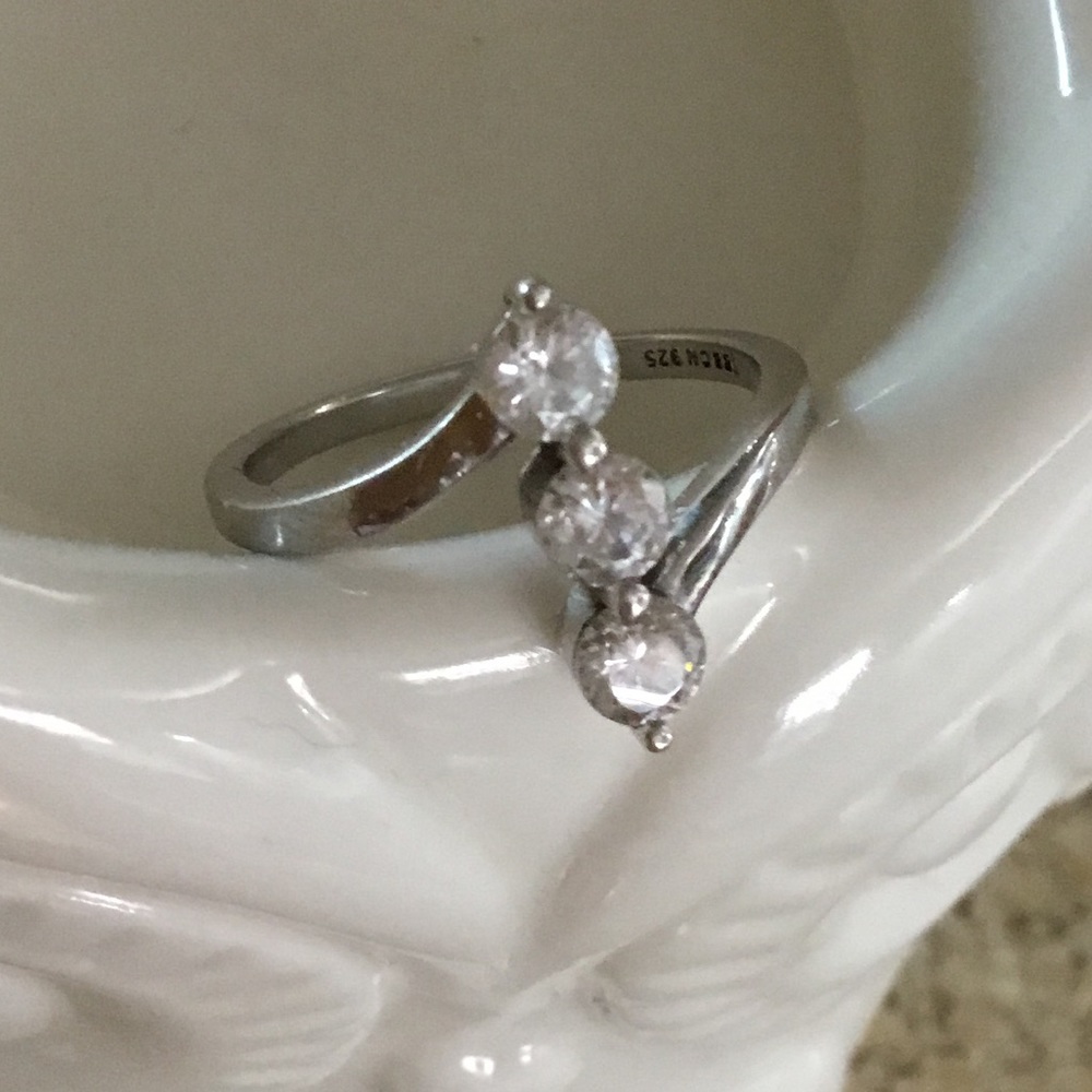Sterling silver925 cubic zirconia 3 stone ring